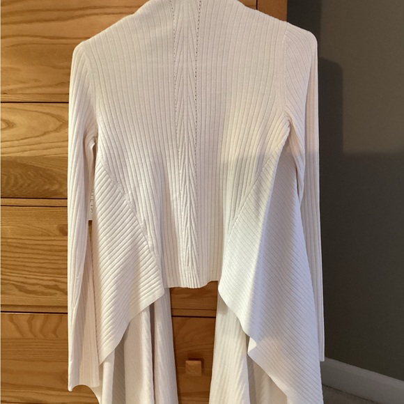 Athleta solstice wrap (PRICEDROP) - Picture 4 of 4